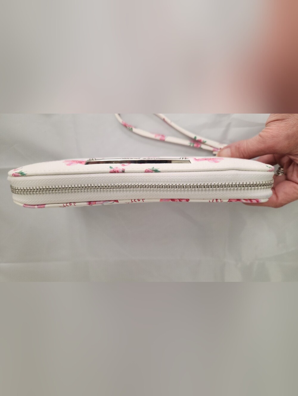 Betsey Johnson White and Pink Flamingo Wristlet Clutch Good Condition!! - Picture 7 of 8
